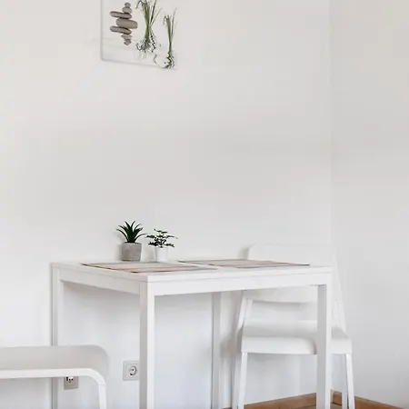 In Smart Tv, Wifi, Parking New Hanau